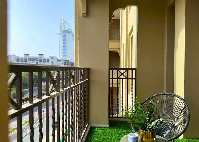 Megaluxury Flat Resort, Amazing Pool, Burj Direct View
