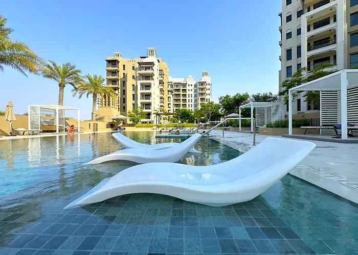 Megaluxury Flat Resort, Amazing Pool, Burj Direct View