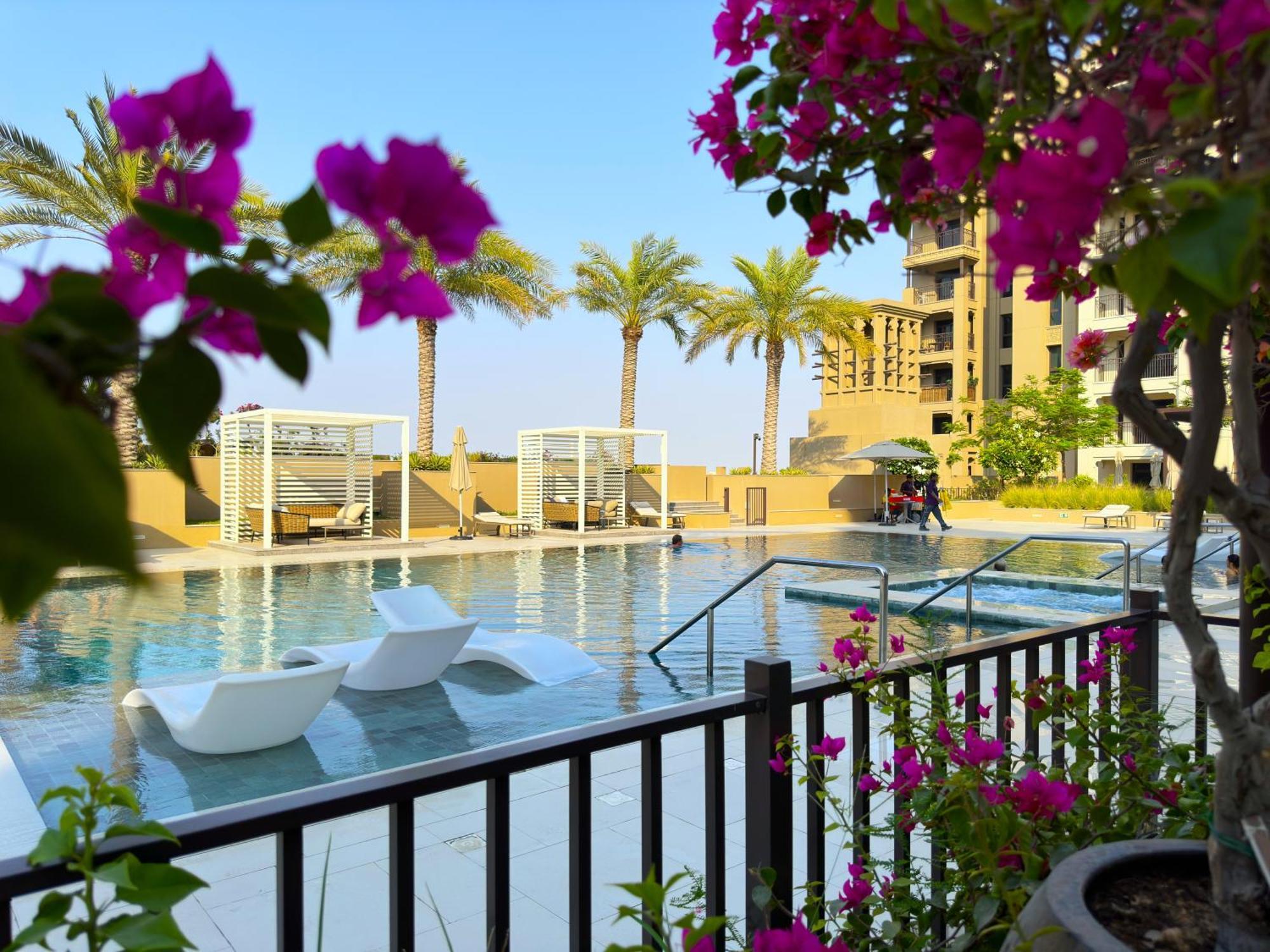 Megaluxury Flat Resort, Amazing Pool, Burj Direct View Apartment