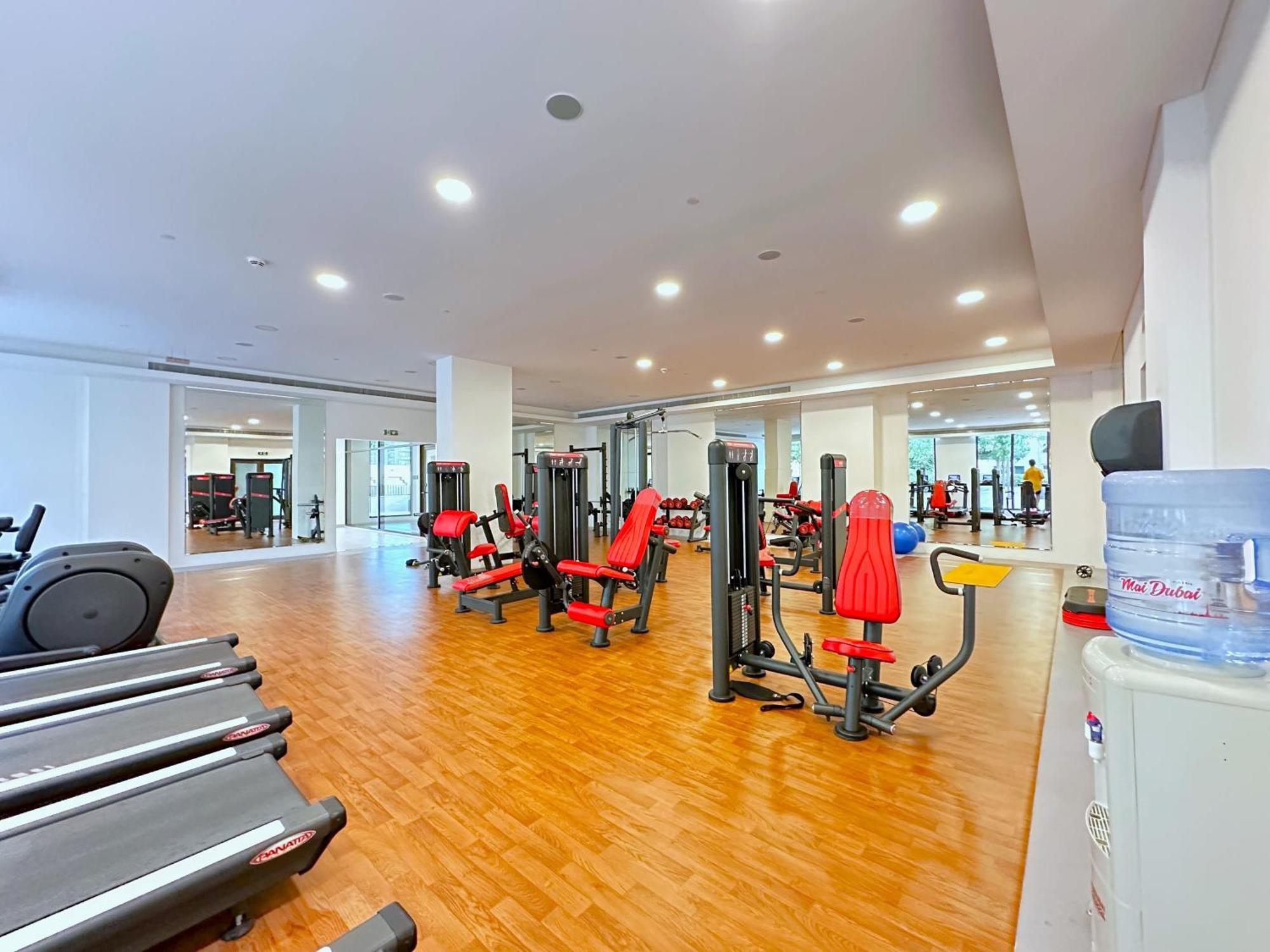 Megaluxury Flat Resort, Amazing Pool, Burj Direct View Apartment Dubai