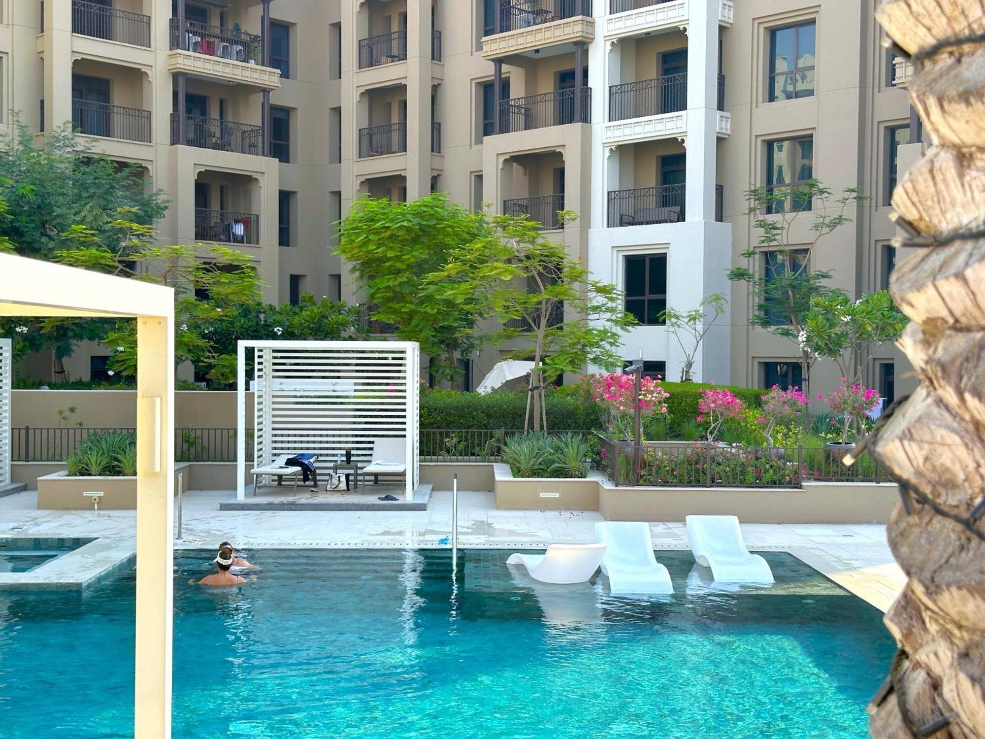 Megaluxury Flat Resort, Amazing Pool, Burj Direct View Appartement Dubai