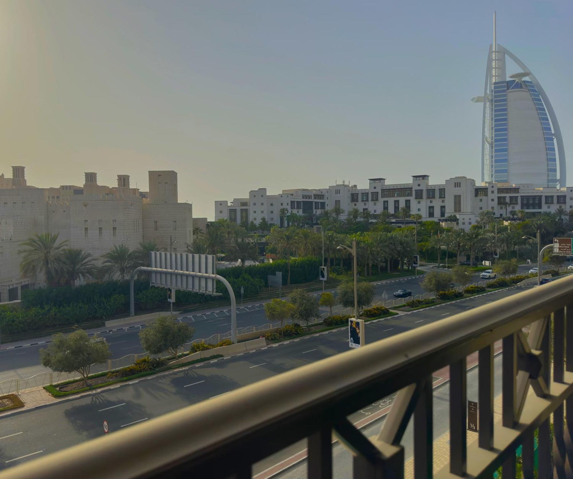 Megaluxury Flat Resort, Amazing Pool, Burj Direct View