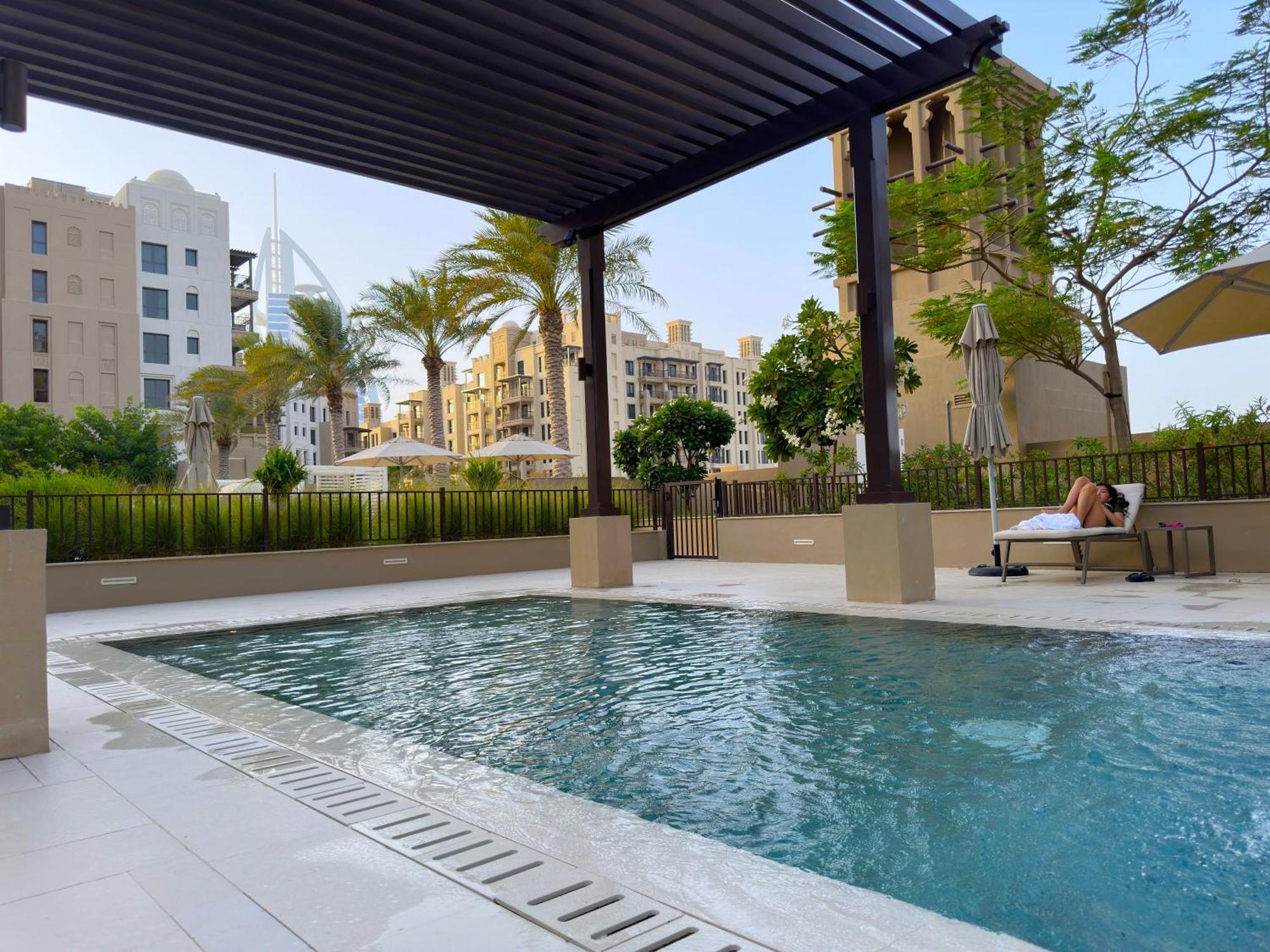 Apartment Megaluxury Flat Resort, Amazing Pool, Burj Direct View Dubai