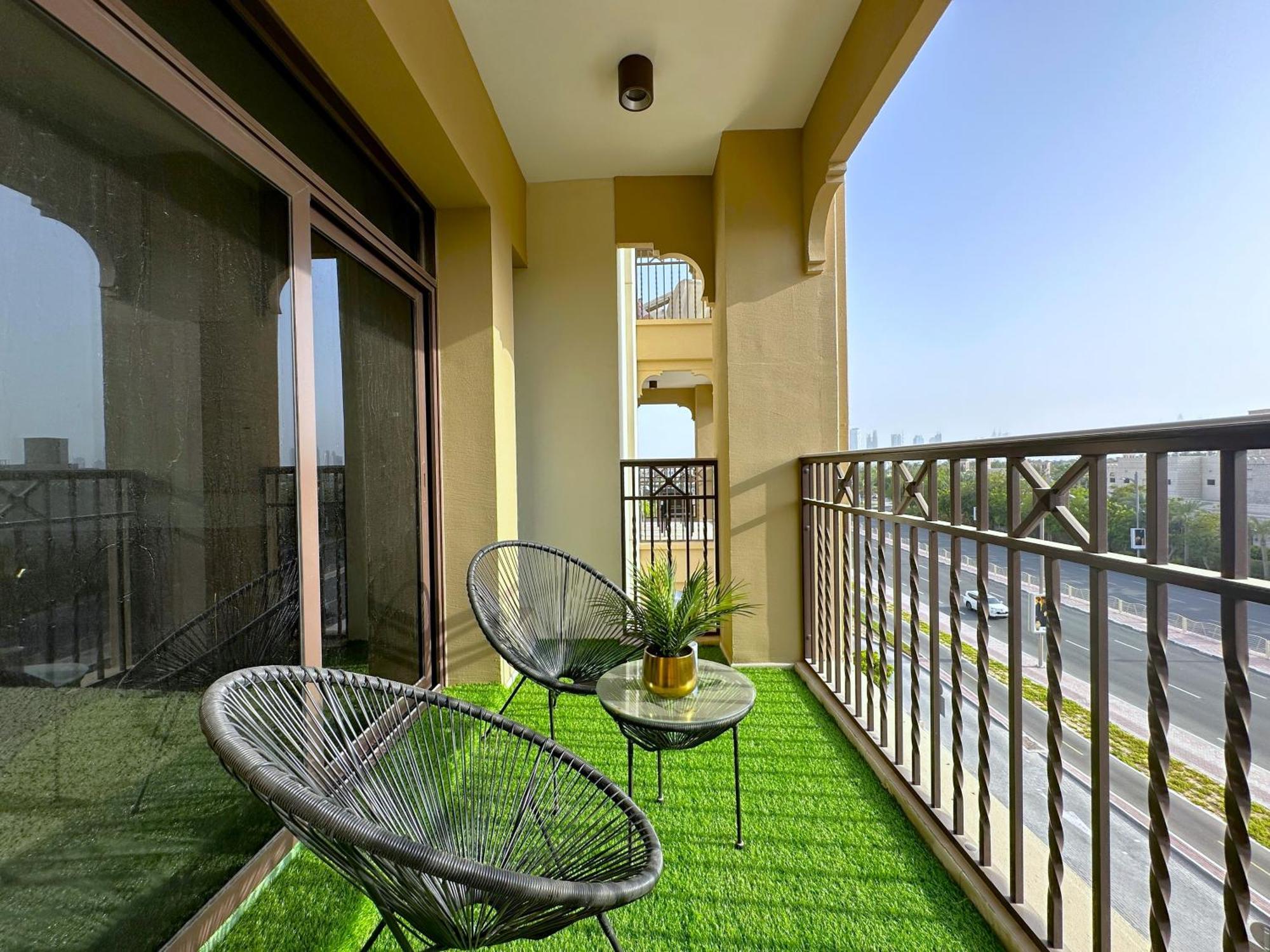 Megaluxury Flat Resort, Amazing Pool, Burj Direct View