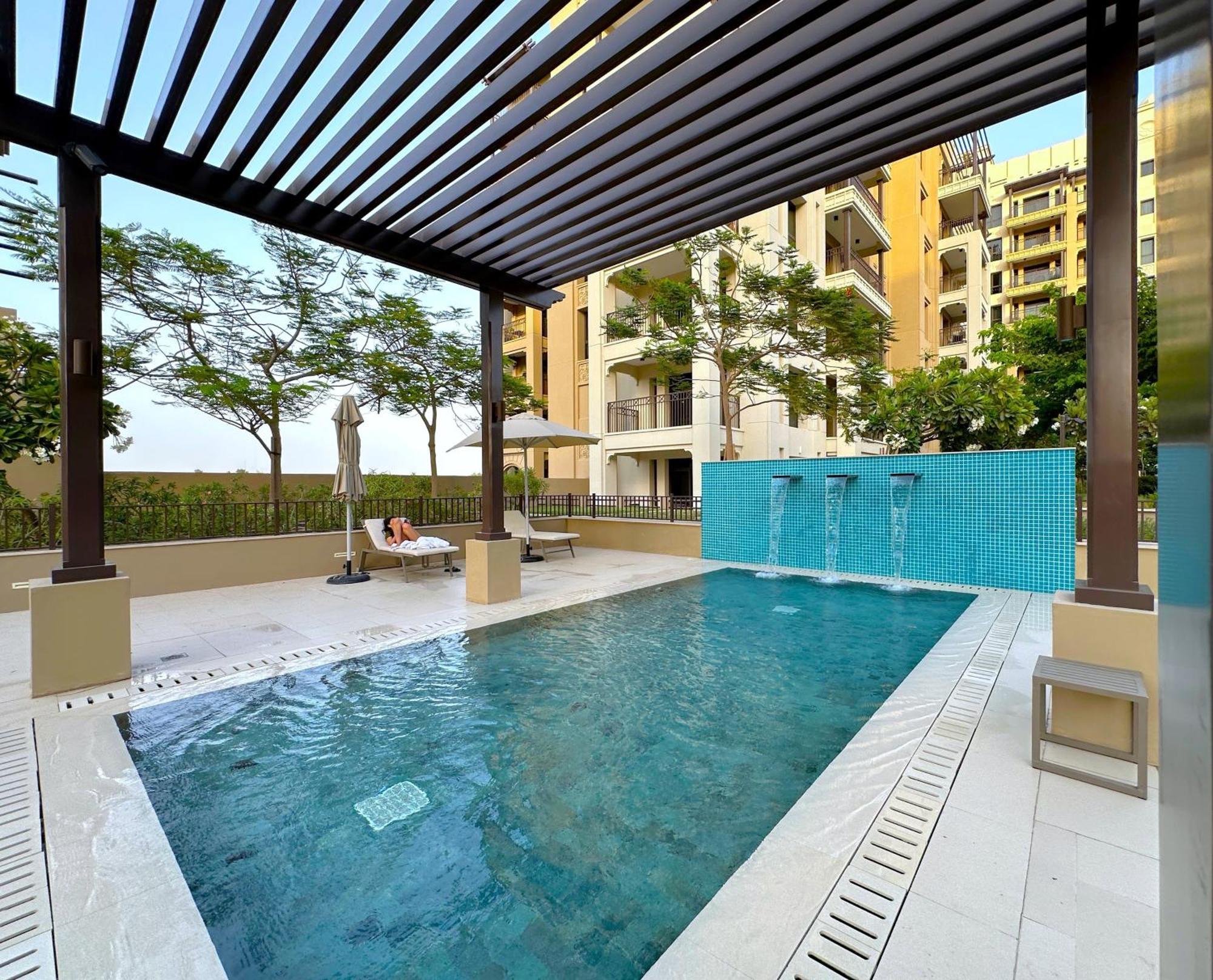 Megaluxury Flat Resort, Amazing Pool, Burj Direct View