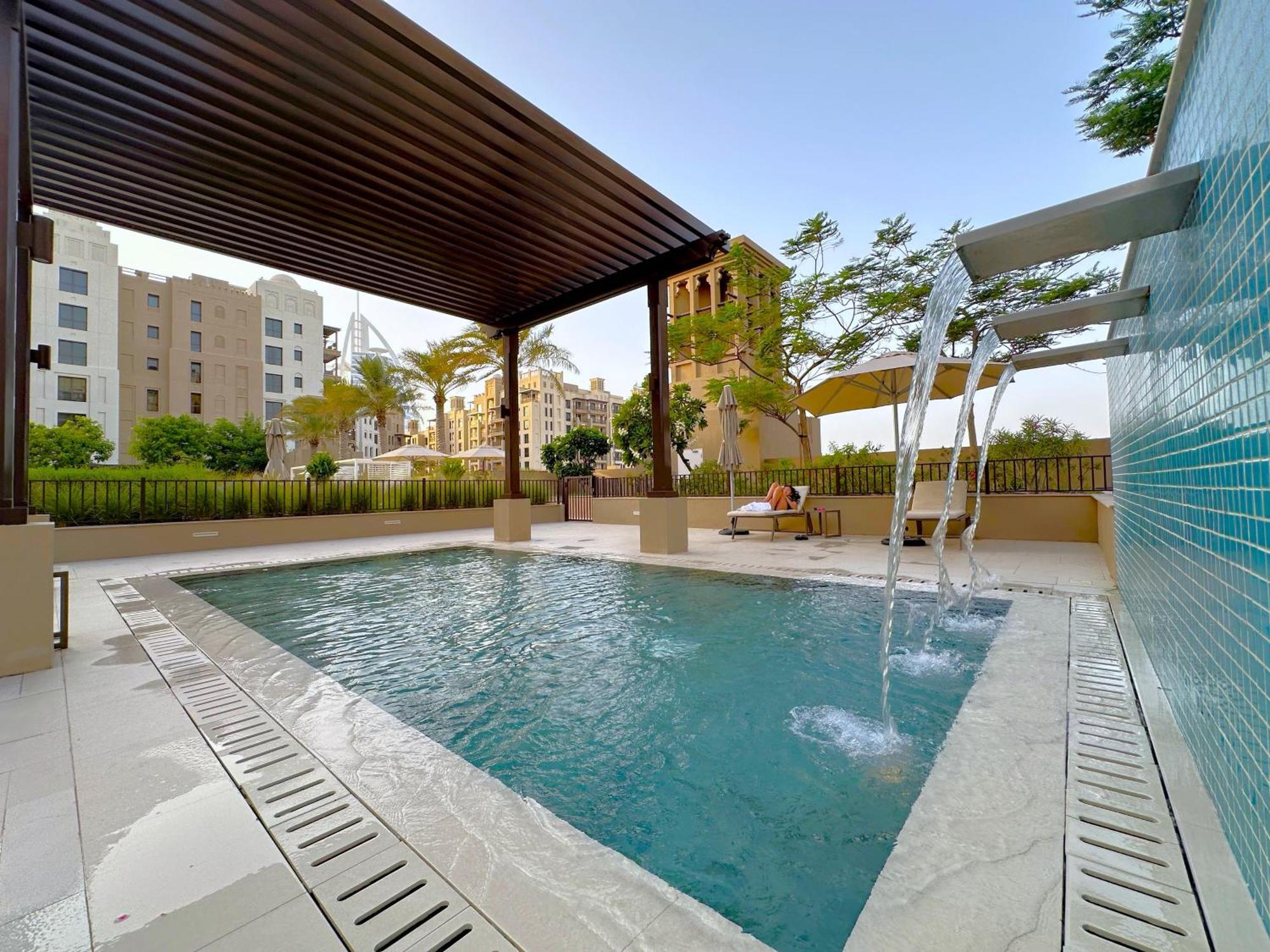 Apartment Megaluxury Flat Resort, Amazing Pool, Burj Direct View *