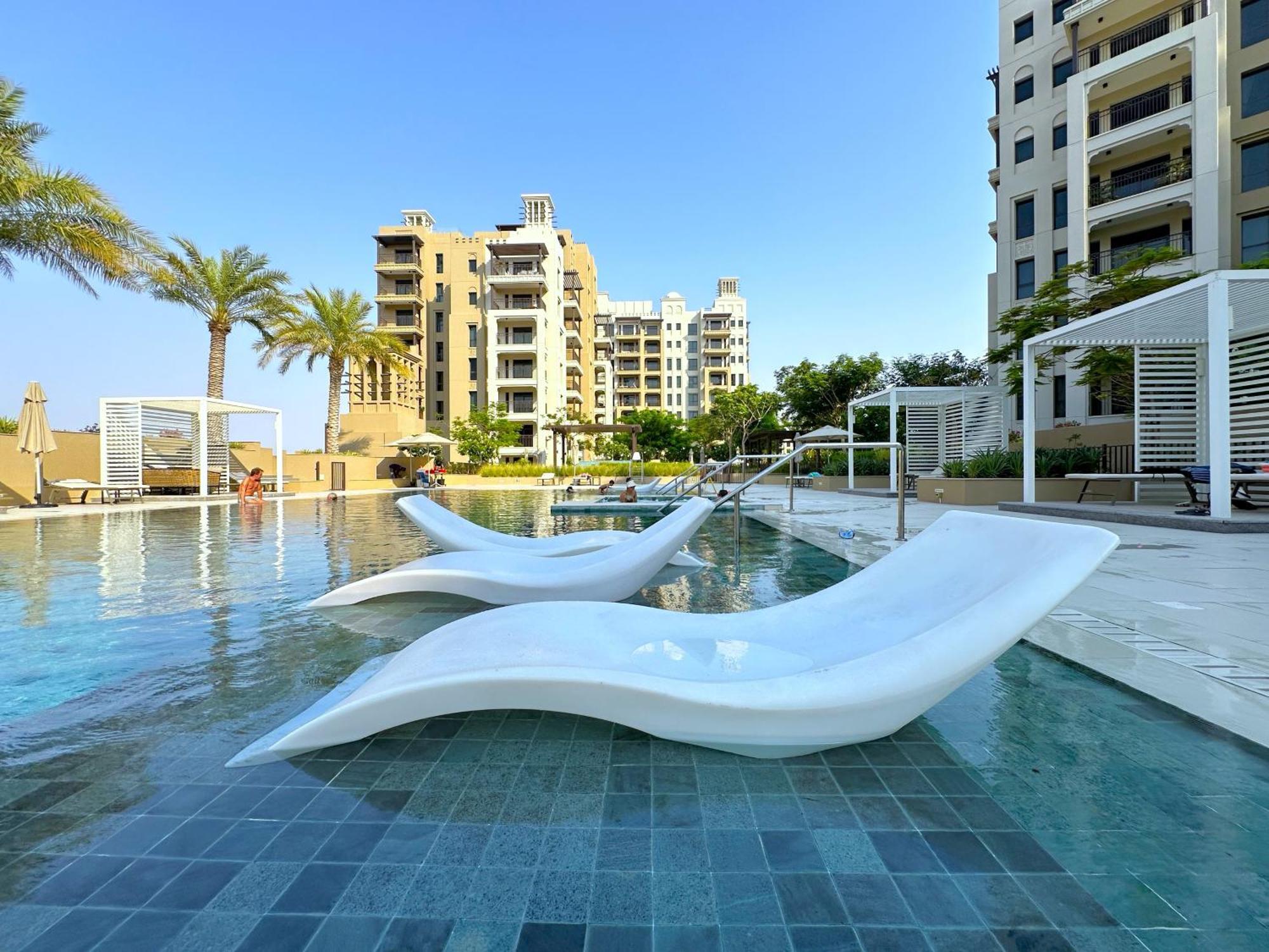 Appartement Megaluxury Flat Resort, Amazing Pool, Burj Direct View *
